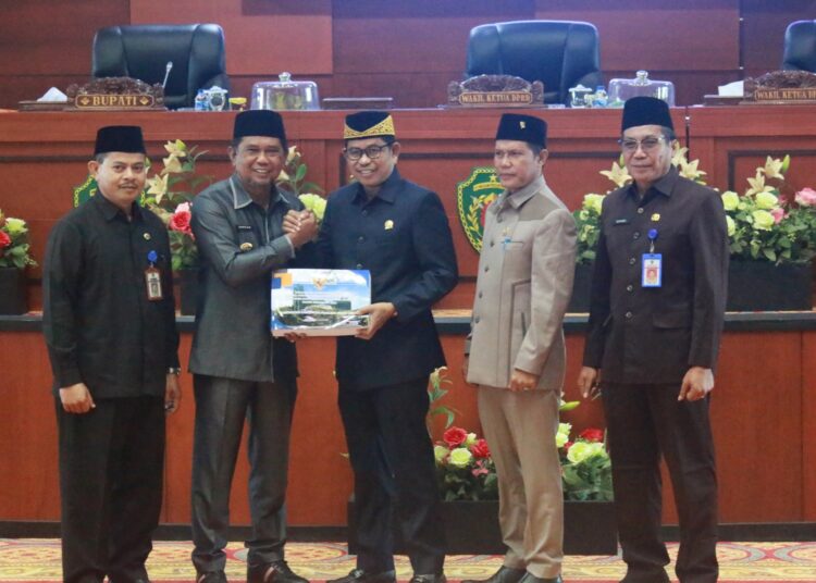 DPRD PPU Gelar Paripurna Penyampaian Nota Penjelasan dan Pandangan Umum Fraksi