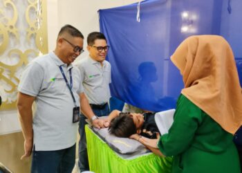 Usung Tema Mengetuk Pintu Langit, Pegadaian Khitan Ratusan Anak di Balikpapan