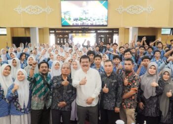 Ratusan Siswa – siswi SMAN 8 Belajar Demokrasi Politik Langsung di Rumah Rakyat