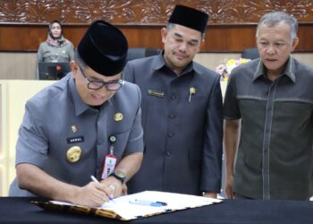 Sepakati Ranperda Retribusi Daerah dan Pajak Daerah Jadi Perda