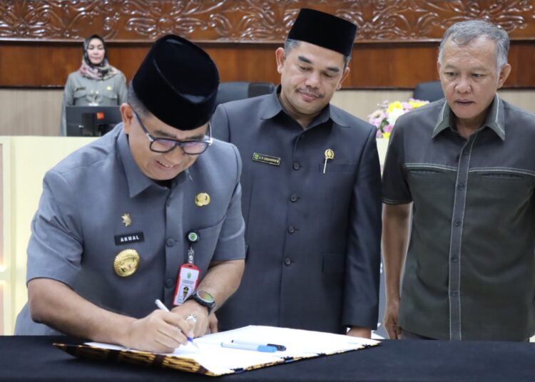 Sepakati Ranperda Retribusi Daerah dan Pajak Daerah Jadi Perda