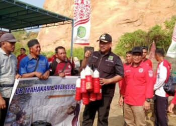 Puluhan KUB Pembudidaya Ikan di Kelurahan Mangkurawang Terima Bantuan dari Pemkab Kukar