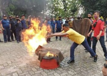 Warga di Kelurahan Baru Ikuti Pelatihan Siap Siaga Kebakaran