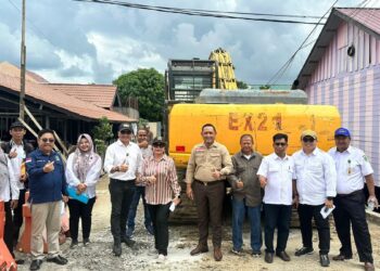 Seno Aji Tinjau Langsung Proyek Drainase di Loa Ipuh