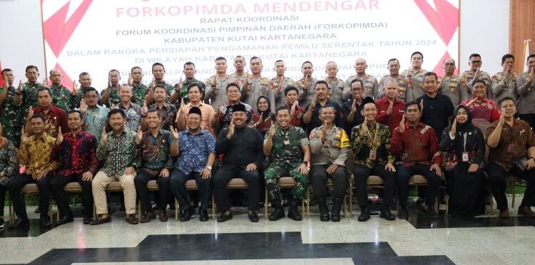 Naskah Hibah KPU dan Bawaslu Kukar di Taken Bupati