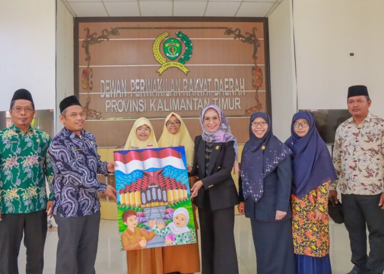 Ratusan Pelajar MTs Negeri Samarinda Belajar P5 di DPRD Kaltim, Mengenal Kiat dan Tantangan Menjadi Pemimpin