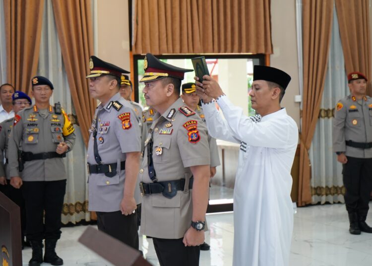 Rotasi Jabatan, Kapolda Kaltim Pimpin Serah Terima Jabatan Kabid Humas dan Kayanma Polda Kaltim