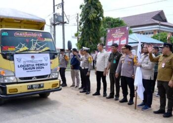Pj Bupati PPU Lepas Armada Pengangkut Logistik Pemilu 2024