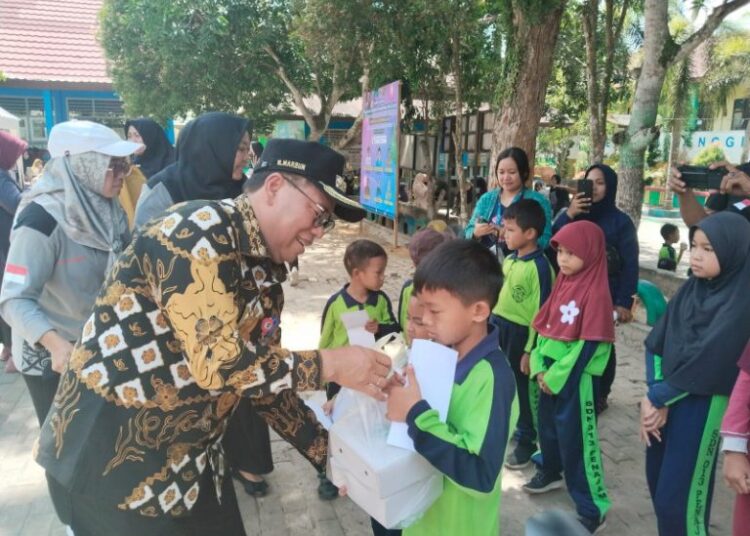 Bakti Sosial, SDN 013 Penajam Bagikan 500 Porsi Makanan Bergizi Untuk Warga