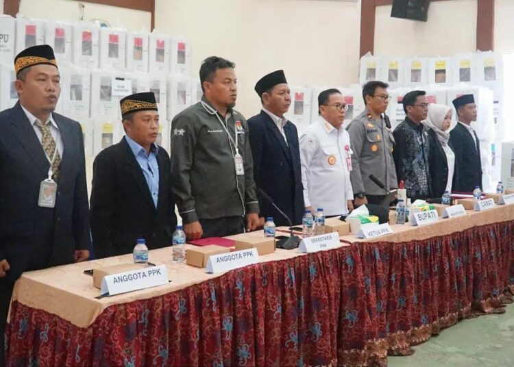 Pastikan Berjalan Kondusif, Pj. Bupati PPU Pantau Rapat Pleno PPK di Sepaku