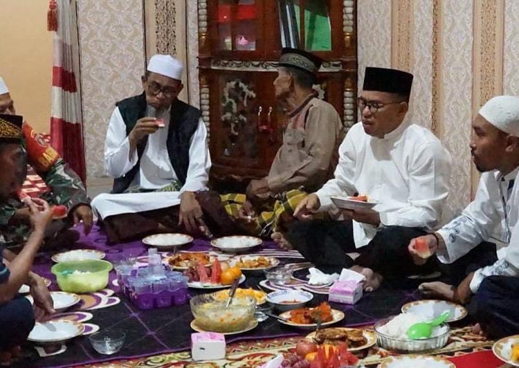 Pj Bupati PPU Sahur Bareng di Rumah Warga