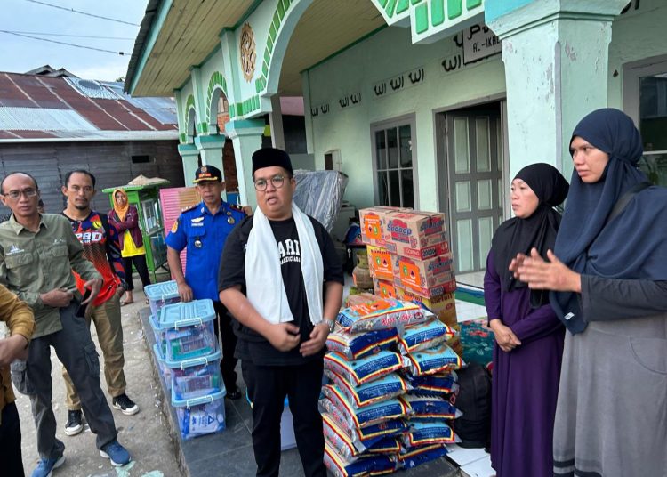 Rendi Solihin Salurkan Bantuan Untuk Korban Kebakaran di Pal 05 Tenggarong