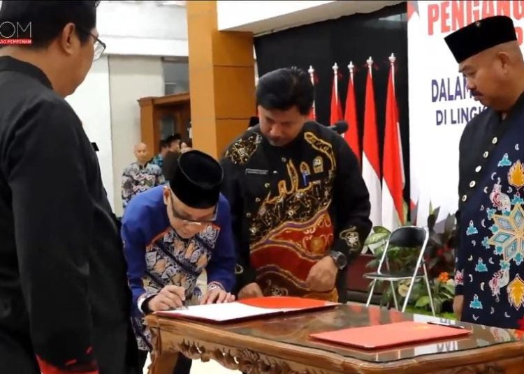 Edi Damansyah Kukuhkan 32 PNS di Jabatan Fungsional di Kukar