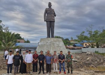 Safari Ramadan di Sanga-sanga, Rendi Solihin Berkunjung ke Monumen Patung Bung Karno