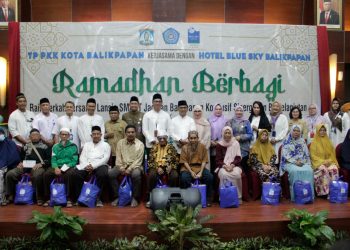 Hotel Blue Sky Balikpapan Bersama TP PKK Balikpapan Berikan Bingkisan Ramadan untuk Lansia