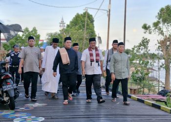 Pesona Desa Pela, Wabup Rendi Solihin Disambut Pesut Mahakam
