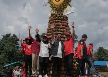 Menikmati Keindahan Alam dan Buah Elai di Desa Wisata Dewi Belai