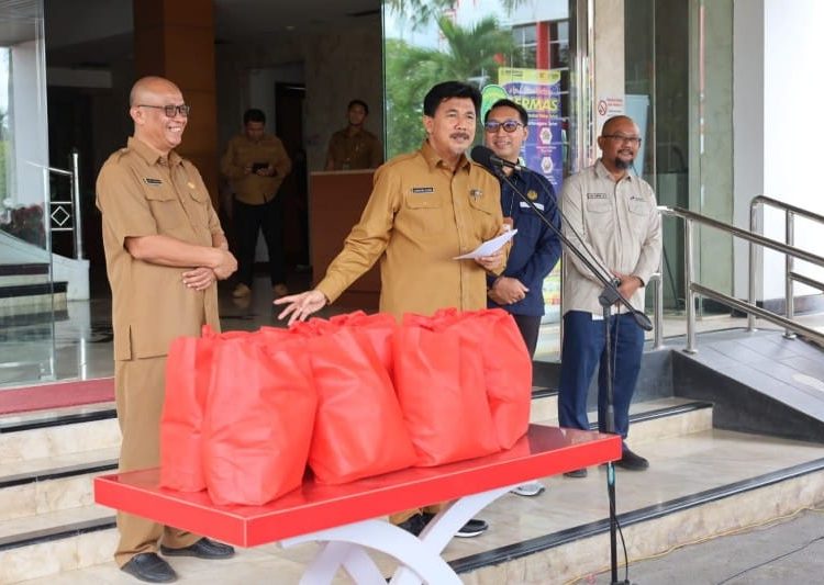 Pemkab Kukar Terima Ratusan Paket Sembako dari SKK Migas di Bulan Ramadan