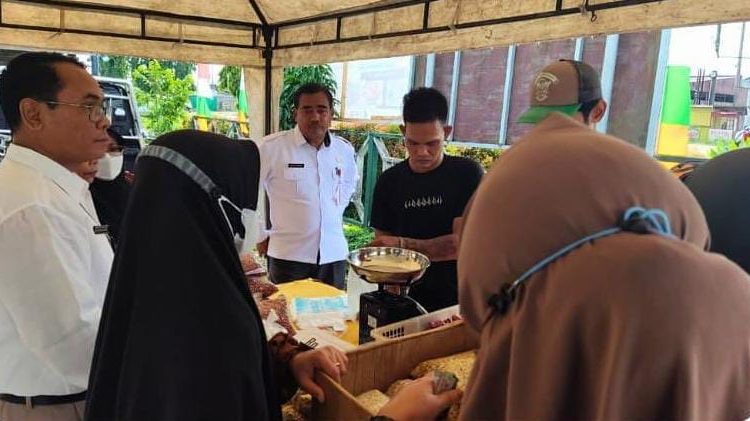 Tekan Inflasi dan Stabilkan Harga Jelang Idul Fitri, DKP PPU Gelar Pasar Murah