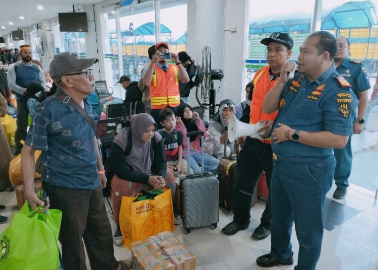 PT Dharma Lautan Utama Fasilitasi 400 Pemudik Gratis ke Pare-pare