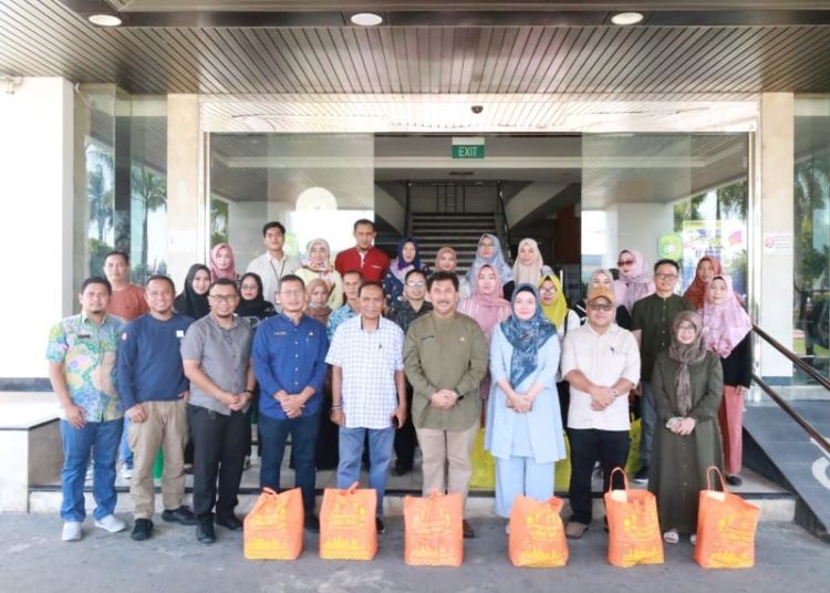 Bentuk Kepedulian, Ratusan Pegawai Pemkab Kukar Terima Bingkisan Lebaran 2024