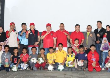 Semarak Gelaran Nobar Timnas U-23 di Alun-alun Pemkab PPU, Makmur Marbun Bagikan Doorprize