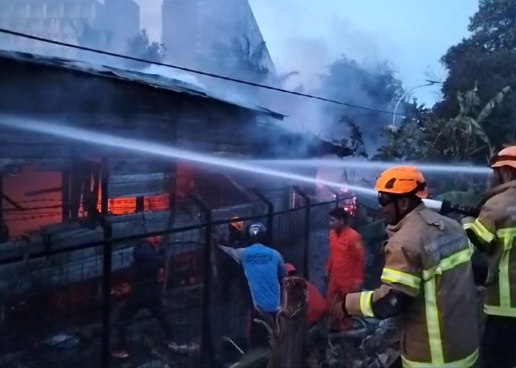 Tak Ada Korban Jiwa, Tiga Rumah di Sepinggan Raya Terbakar