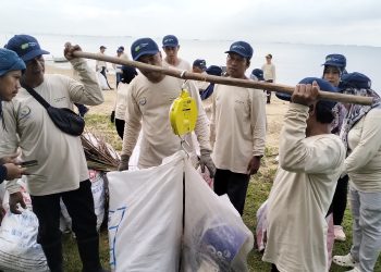 Peringati BCL, PT Pegadaian Ajak Nelayan Ubah Sampah Pesisir Jadi Tabungan Emas