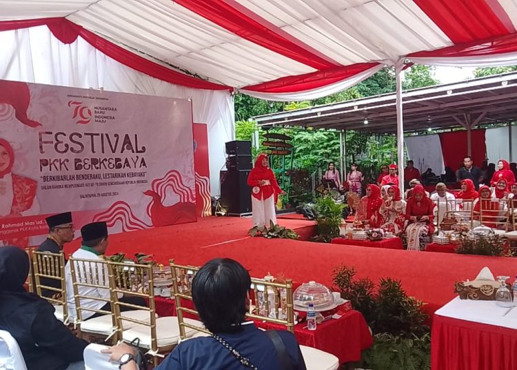 Meriahkan HUT ke-79 RI, TP-PKK Balikpapan Gelar Festival Berkebaya