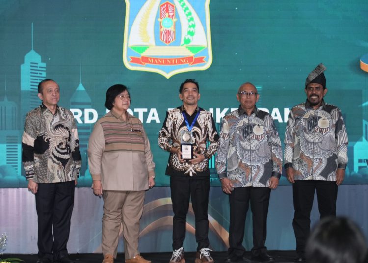 Ketua DPRD Balikpapan Dianugerahi Green Leadership Nirwasita Tantra 2023