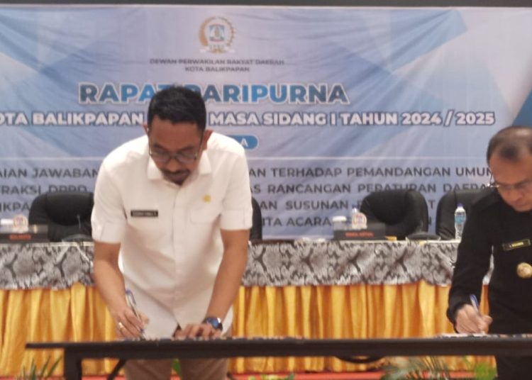 Pjs Wali Kota Balikpapan Tanggapi Pandangan Fraksi DPRD Tentang Raperda Perangkat Daerah