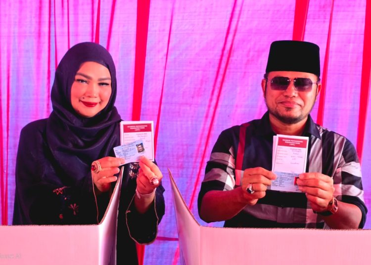 Usai Umrah Rudy Mas’ud Nyoblos di Kampung Baru, Targetkan 60 Persen Suara di Pilgub Kaltim 2024