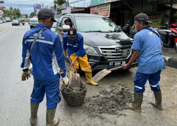 Dinas PU Lakukan Pembersihan Drainase dan Jalan Pasca Banjir di Balikpapan