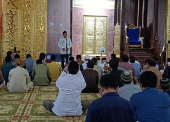 Gubernur dan Wakil Gubernur Kaltim Tarawih Bersama di PPU, Momentum Perkuat Sinergi Daerah