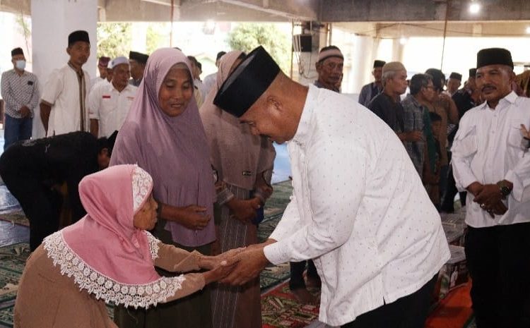 Dukung Pendidikan Agama, Bupati Kukar Berikan Bantuan di Acara Bukber dengan Santri