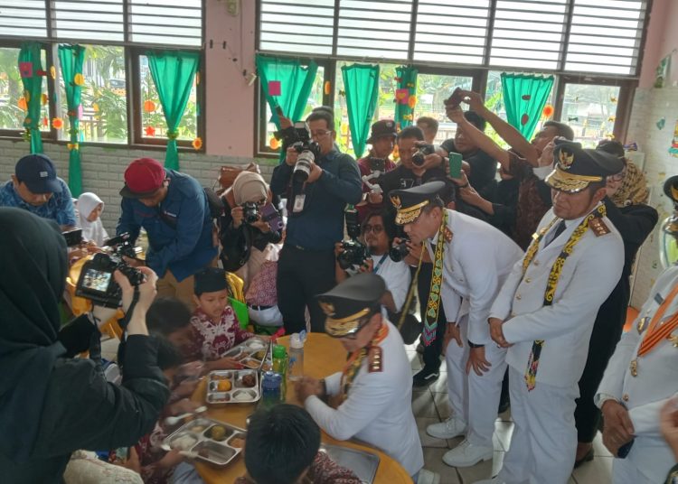 Tinjau Program MBG di Balikpapan ! Bima Arya Minta Harus Berdampak ke Ekonomi Lokal