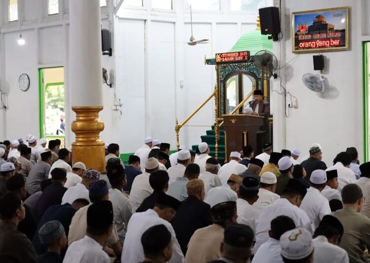 Idul Fitri di Tenggarong, Sunggono Sholat di Masjid Jami Adji Amir Hasanoeddin