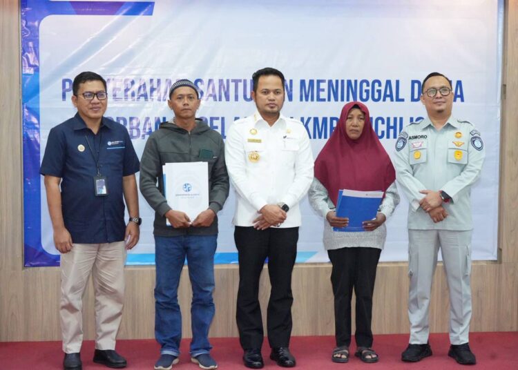 Harum Serahkan Santunan Rp125 Juta kepada Keluarga Korban KMP Muchlisa