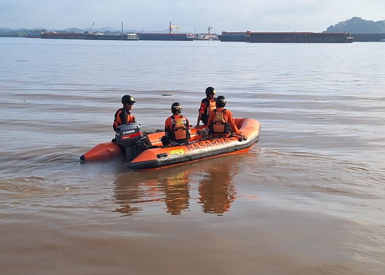 Hari Kedua Pencarian ! Pedagang Buah Tenggelam di Sungai Mahakam Belum Ditemukan