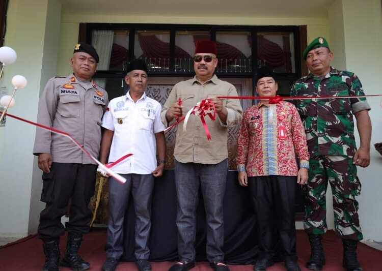 Kantor Desa Kahala Diresmikan, Bupati Edi Minta Pola Kerja Lama Ditinggal