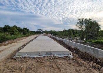 Jalan Poros Strategis Muara Wis Diperbaiki, Warga Sambut Optimis