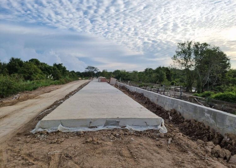 Jalan Poros Strategis Muara Wis Diperbaiki, Warga Sambut Optimis