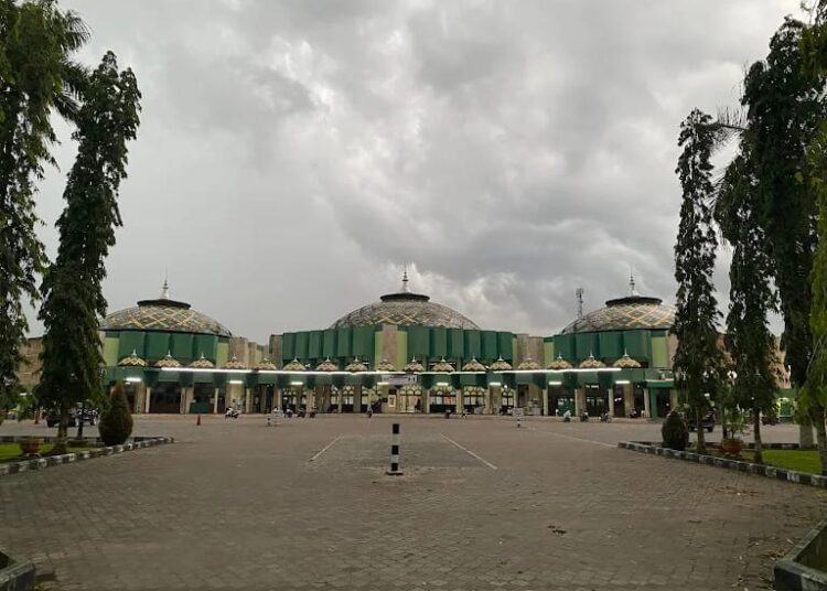 Camat Tenggarong Acungi Jempol Masjid SAMS, Punya Pos Kesehatan dan Kios Pengendali Inflasi