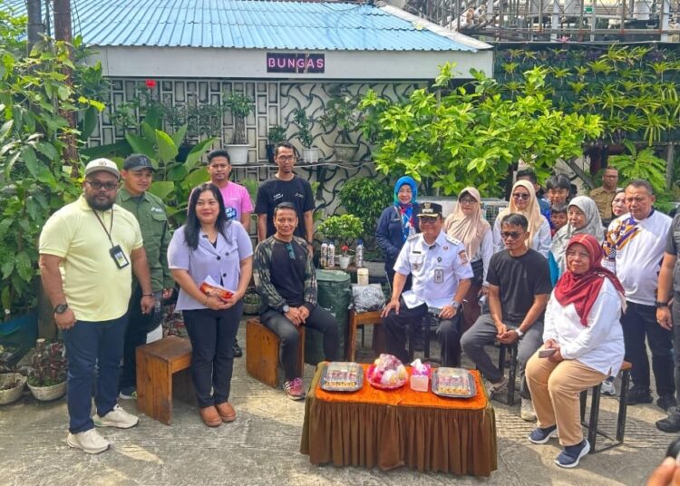 Hari Lingkungan Hidup Sedunia ! DLH Lakukan Aksi Bersih Sampah Plastik di Kampung Bungas