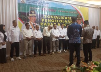Rahmad Mas’ud Kukuhkan Forum Pedagang, Dorong Pasar Rakyat Lebih Nyaman dan Kompetitif