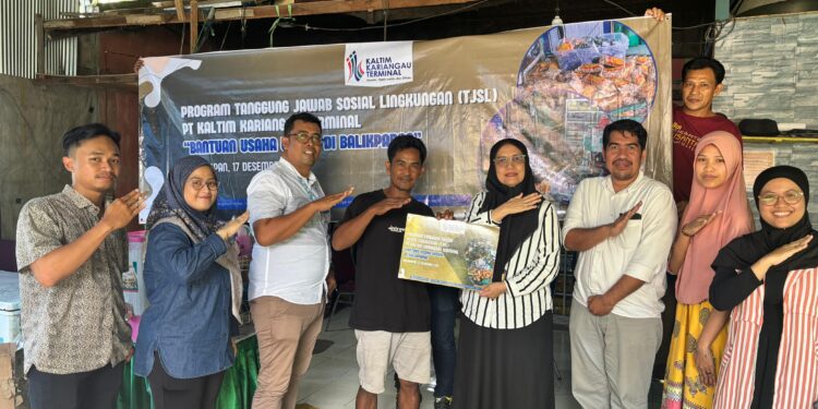 Jumat Berkah, PT KKT Perkuat UMKM di Sekitar Pelabuhan