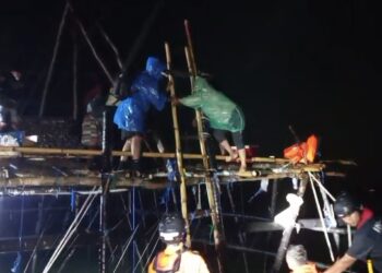 Bertahan di Tengah Laut Bersama Anak Balita, Pemancing Selamat dari Badai