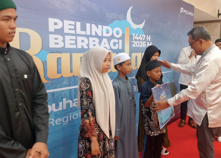 Bukber Pelindo, Ribuan Anak Yatim dan TKBM Terima Santunan