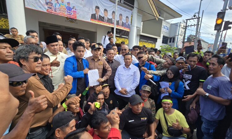 Ratusan Sopir Truk Demo Kelangkaan Solar, DPRD Balikpapan Akan Tempuh Jalur Pusat