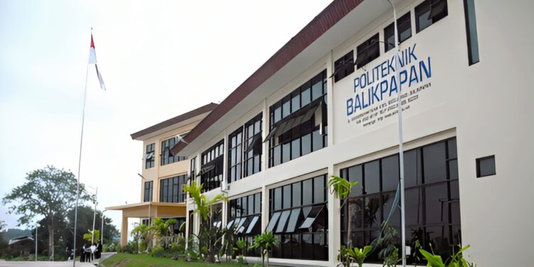 Ringankan Beban Orangtua, Hampir 3.000 Mahasiswa Poltekba Nikmati Beasiswa GratisPol